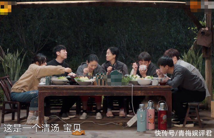 黄老师|黄磊做饭给客人吃，首次被说“没入味”，何老师连忙出来维护