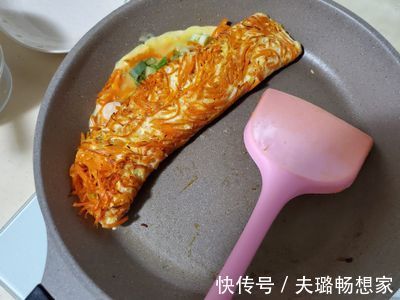懒人版|早餐经常来不及做教你懒人版胡萝卜鸡蛋饼做法，营养丰富还美味