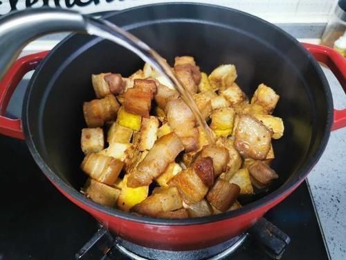 超市的猪肉很便宜,为什么市场的就很贵,卖菜的人才知道的内幕