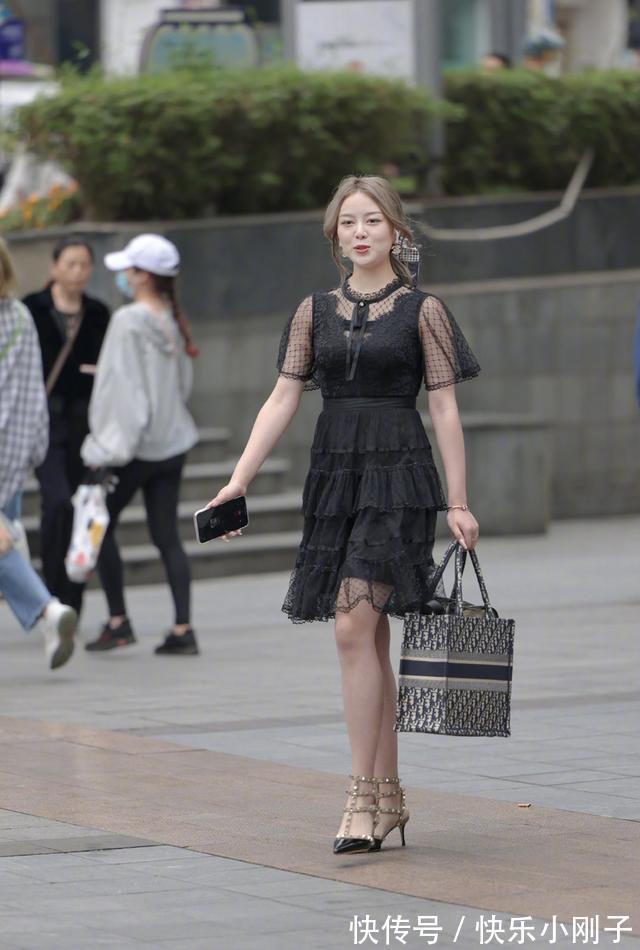 穿搭 散发独特气质的酷女孩,靠的是黑色的穿搭,穿出高冷的女神气质