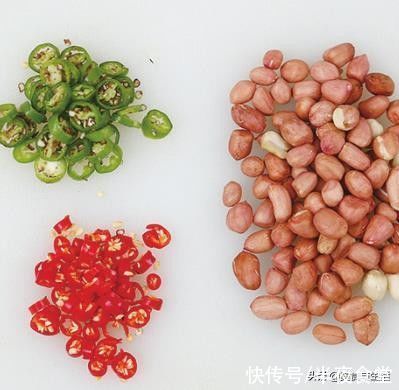  花生米别油炸，换种做法，酸辣香脆，做下酒菜更美味