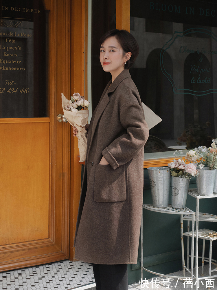 穿搭 有品位的女人,冬季都在穿“大衣+西装裤”,颜值不高也能显气质