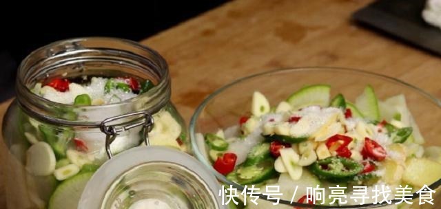 原来饭店的腌萝卜这么好吃是有秘诀的，学会这招，萝卜脆爽又入味！