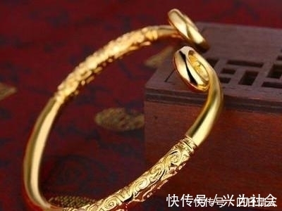 手镯 买黄金手镯,记住“4不买”,金店老板就知道你是“内行人”