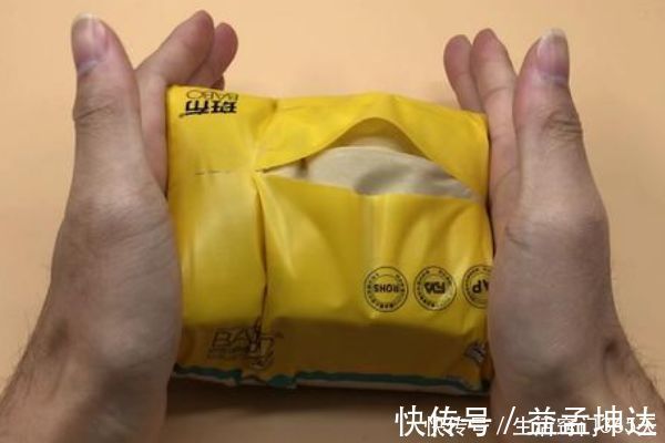 机关|原来抽纸上藏了个“小机关”,只需用手拍一下这里,抽纸自动打开