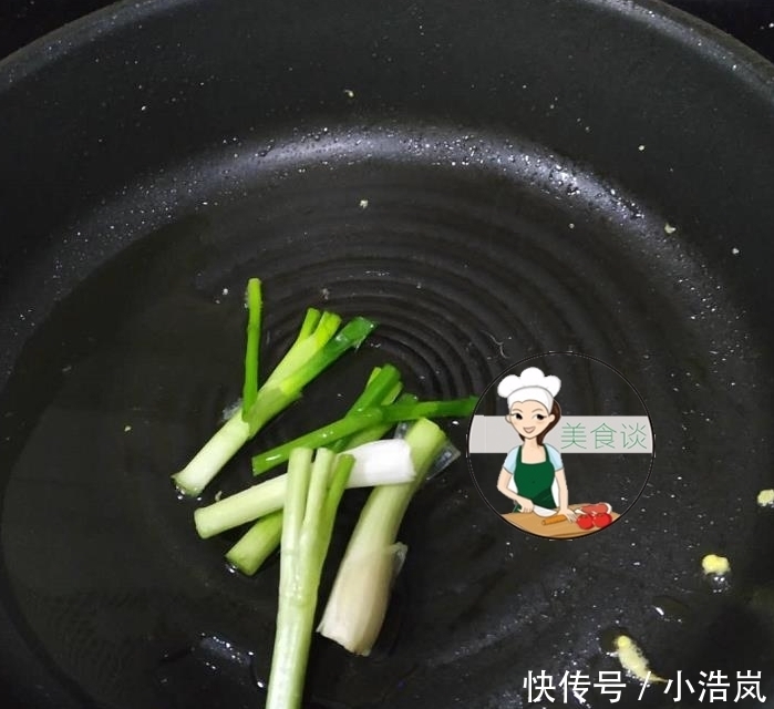  平菇炒鸡蛋，滋补强身，蛋白质是猪肉的4倍，孩子多吃体格好