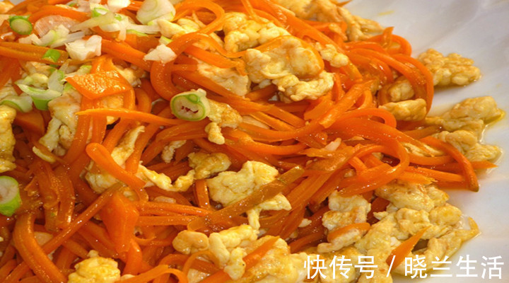 这道菜|胡萝卜和此物一起炒,每天来两口,视力越来越好了,色斑没了!