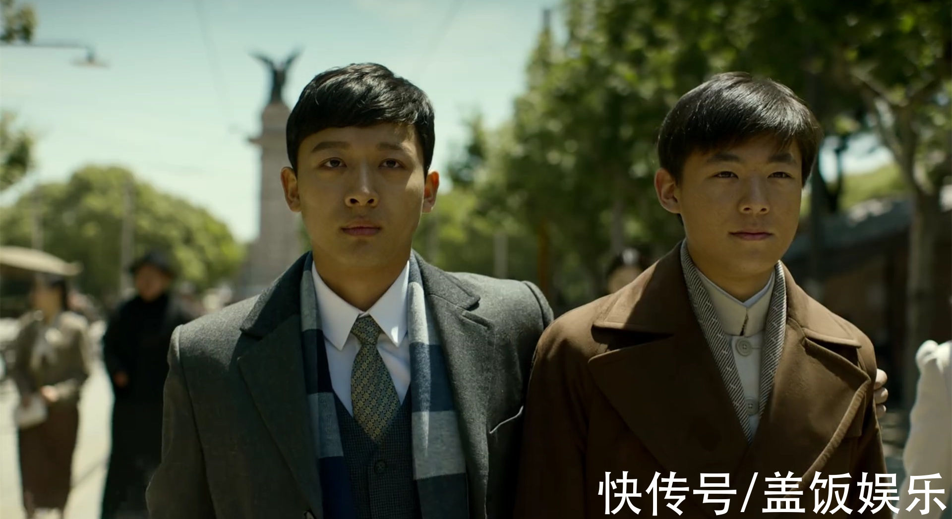 央视跨年晚会:任鲁豫独挑大梁疑口误,学生哽咽回忆袁隆平太催泪