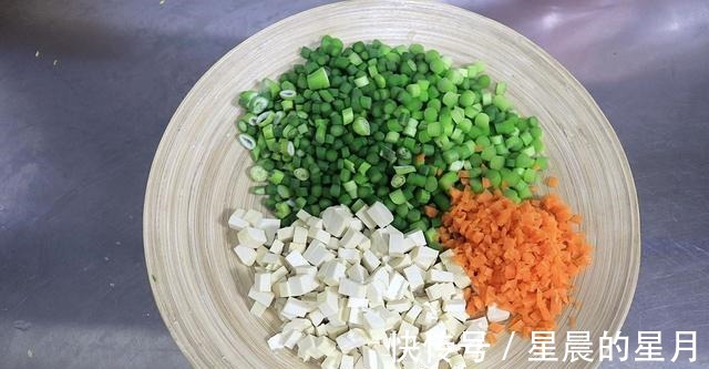 家常|肉末蒜薹炒豆干家常下饭菜，荤素搭配，看着就有食欲！