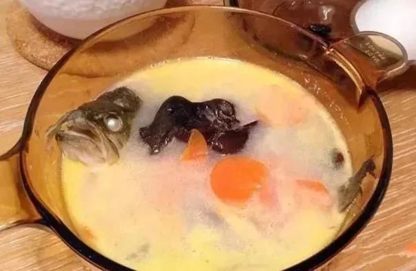 寒冷的冬天不妨试试这10款鱼汤，简单鲜美口味多，保健养生易消化
