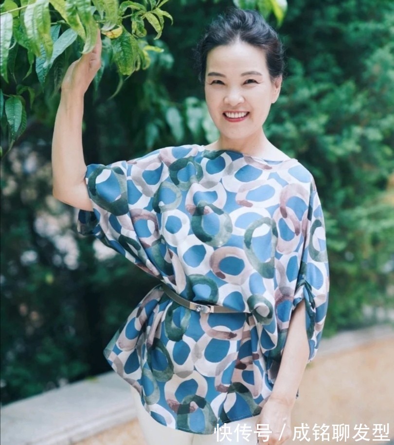 印花|六十岁左右的中老年女性,别犯这几个穿衣搭配错误,显老又没品位