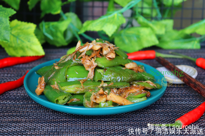 鲜香|问了大厨才知道，虎皮尖椒多加一味料，外脆内软，鲜香麻辣