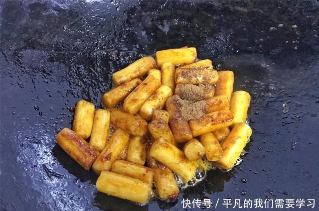 家常炒年糕，炒前多加一步，年糕软糯Q弹，入味好吃还不粘锅