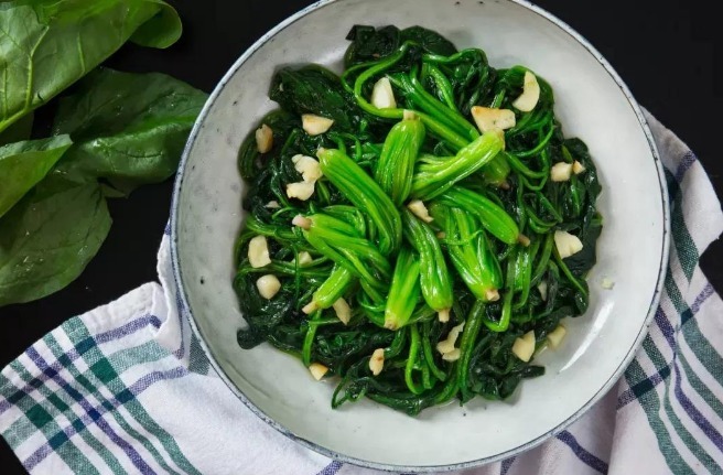 凉拌莴笋|春季多吃蔬菜,这4种蔬菜要常吃,含“天然叶酸”,别不懂