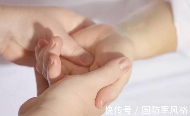 肝脏疾病|老中医:手上有一“通神穴”,长按护肝防耳鸣,了解一下