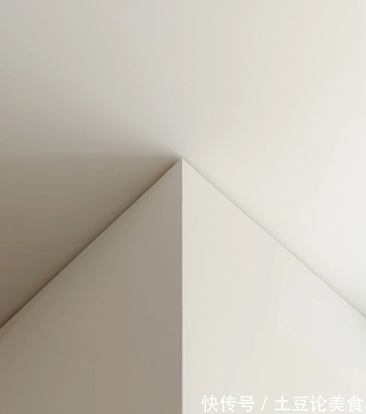 浅灰色|75㎡ 两居室，超多储物空间好看又实用，又充满高级感的生活空间~