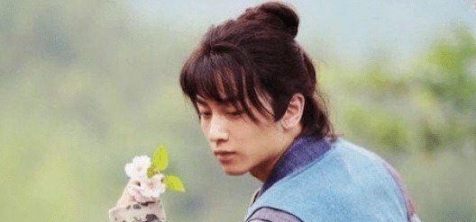 段誉!它是金庸书中最难学的武功,只有一个人会,不是六脉神剑!