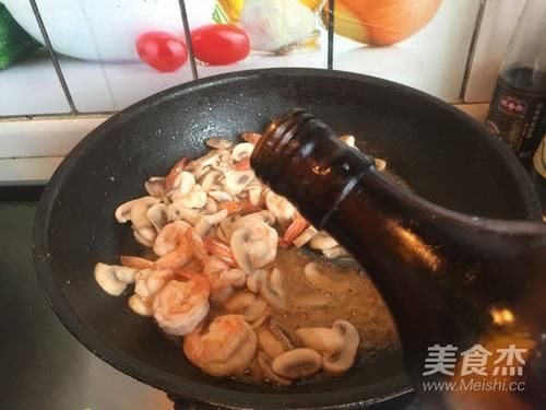  中薪|老中医不会告诉你，女人要常吃这碱性食物，皮肤白嫩，头发也乌黑