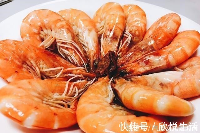 虾,直接用水煮就错了,学会这一招,保准虾肉鲜嫩