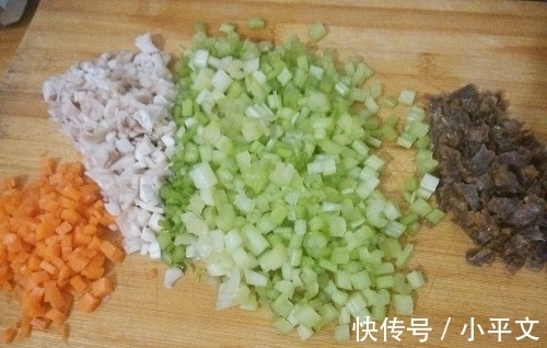 勺子|用勺子吃才过瘾的菜,三种食材,简单易做,鲜香味美,一盘不够吃