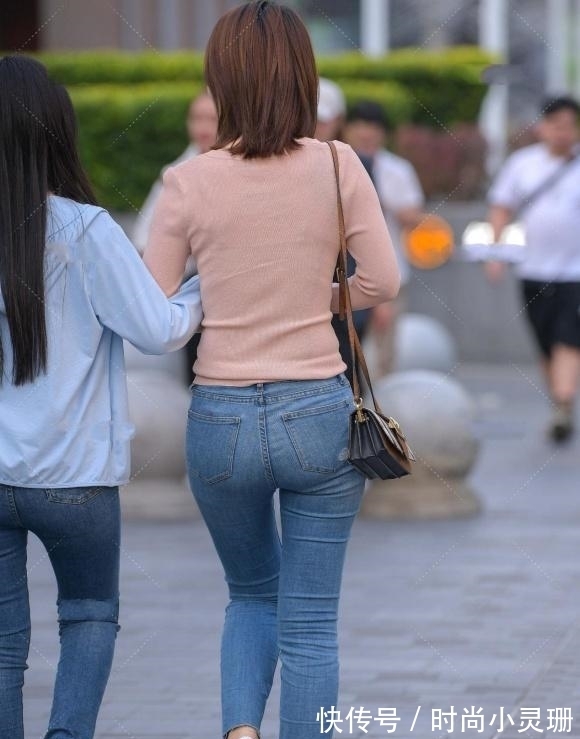 魅力|显身材的牛仔裤配针织衫，轻松穿出端庄秀丽的美，散发着优雅魅力