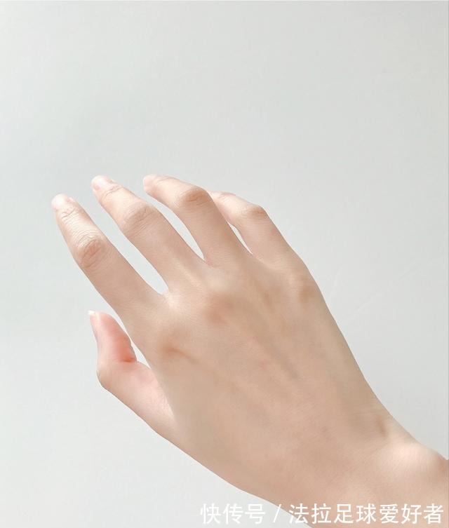 芝麻籽|国货中“最良心”的护手霜,却因平价被嫌弃,用后暗沉干燥不见了!