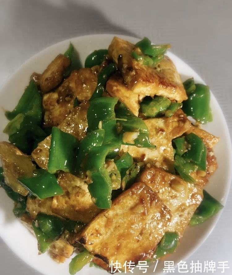 青椒|青椒炒豆腐,出奇的好吃
