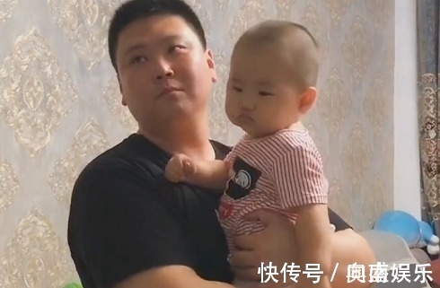 无影手奶爸|“无影手奶爸”抱着娃“偷吃”雪糕火了,娃就说是不是玩不起