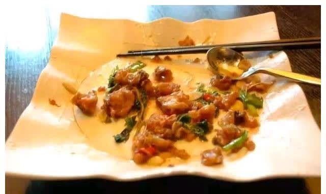 肝气郁结|日常4种食物“二次加热”后容易伤肝,吃不完就扔掉,别害怕浪费