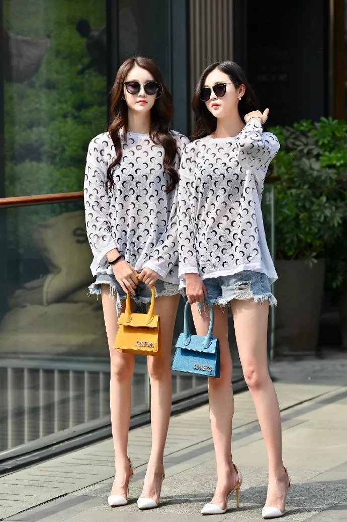 高跟鞋搭配出街，塑造女性都市般的时尚