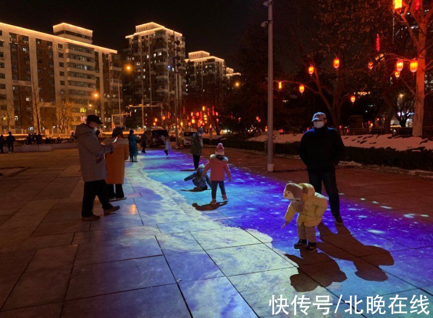 冰墩墩|踏“海浪”踩“冰面”，中关村西区广场3D场景引市民打卡