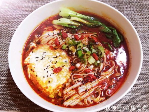 青菜|大人小孩都爱吃的#夏日开胃餐#酸汤面，学起来