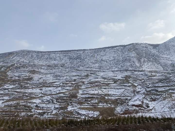 从江南到塞北，我们穿行千里来到这里 ：“地球肋骨”雪后蕴藏生机