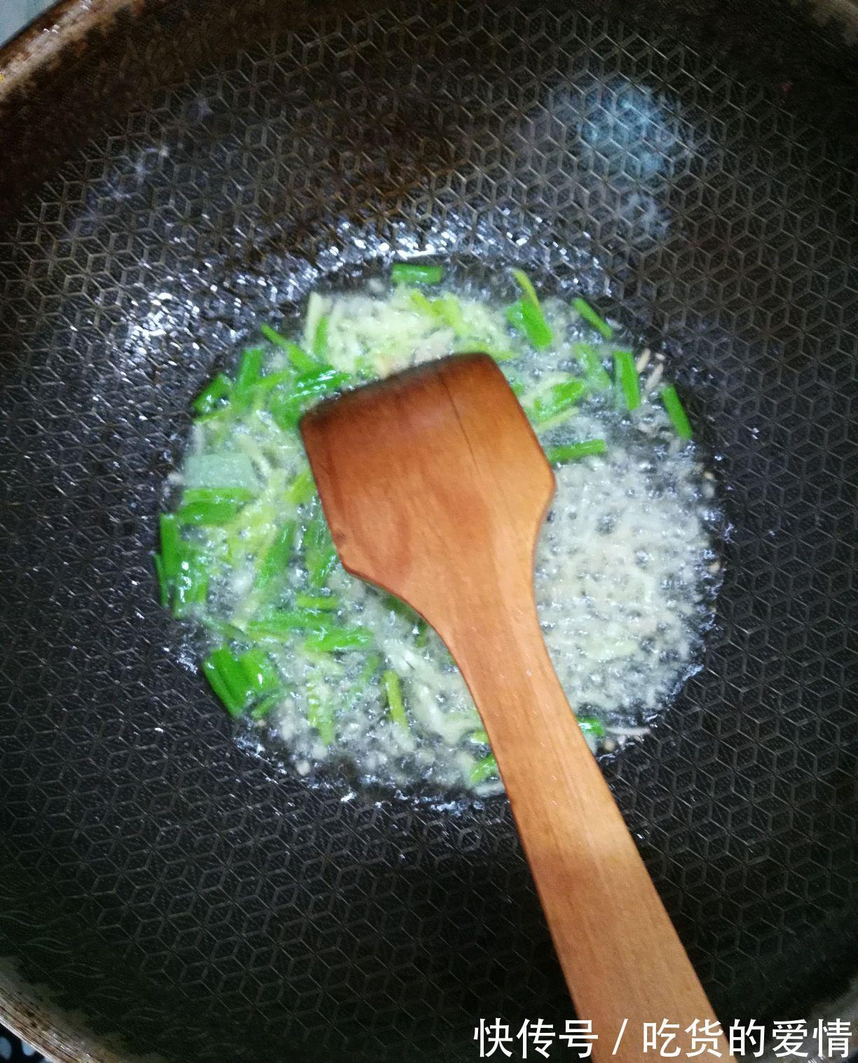 黏液蛋白|清淡美味的芋头炒青椒，你吃过没有，没有的话现在快来品尝