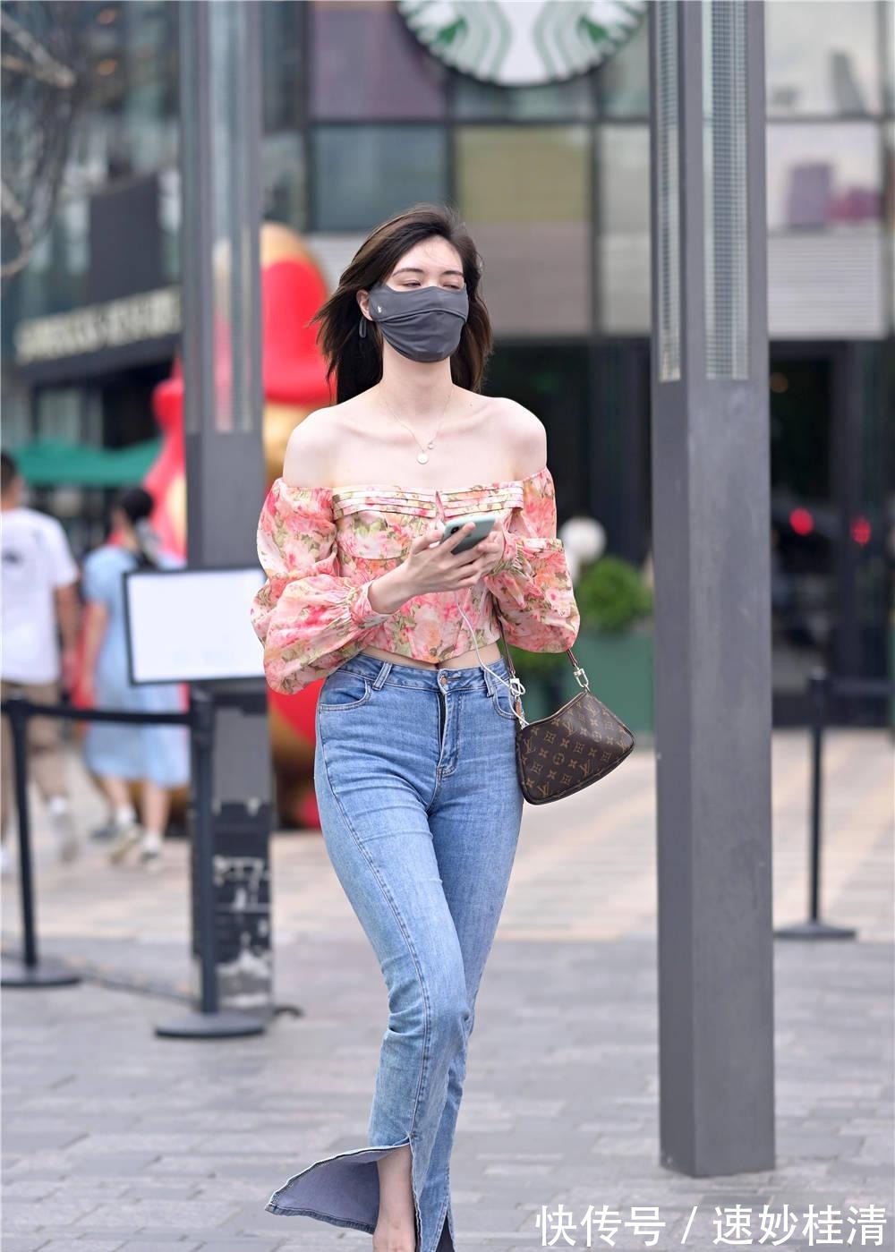 美女|夏季选择牛仔裤，怎么搭配出独特个性，每个姑娘的想法都不一样