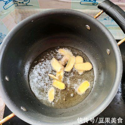 下饭神器腊鱼头豆腐汤，拌饭还能吃三碗