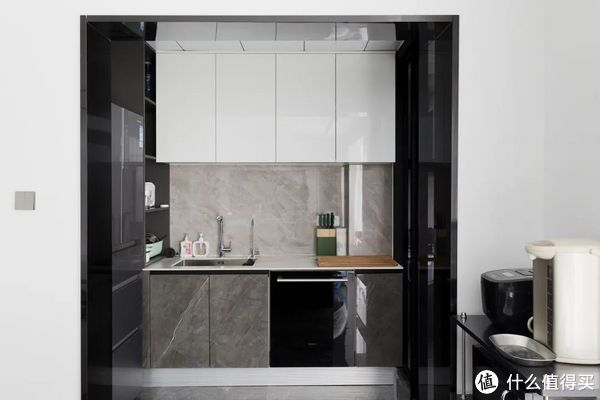 卫浴|绝！5口之家0杂物，只靠1扇门实现卫浴三分离