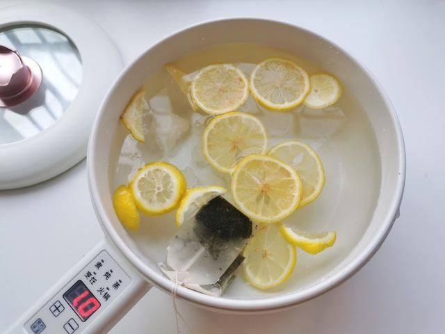 食材|自制夏日饮品，简单又好喝，3种食材煮一煮就可以，清热解暑
