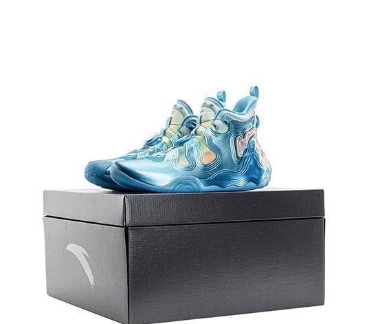 鞋款 售价直追Yeezy市值超过Adidas,这家国产鞋厂要放大招