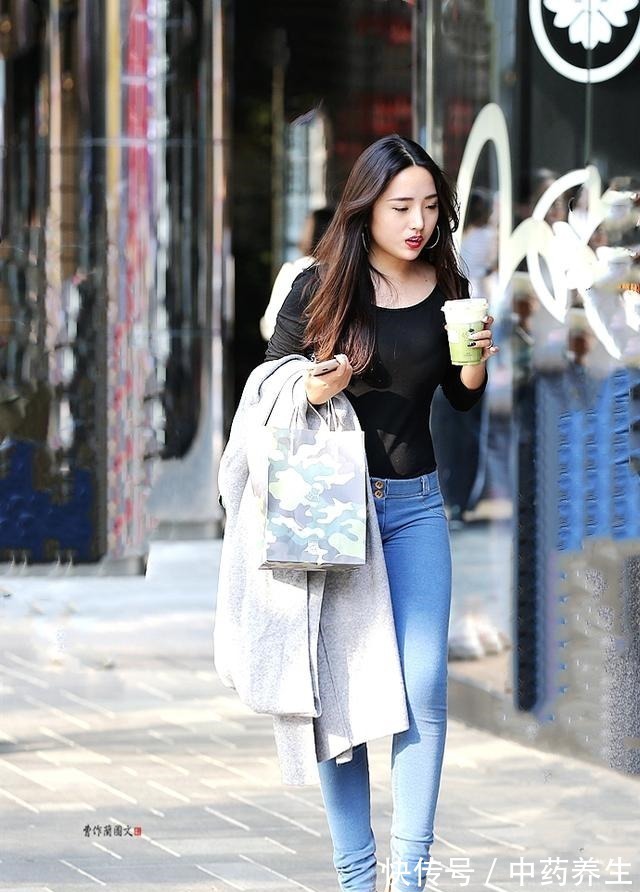 红格纹 该穿凉鞋了,鱼嘴口凉鞋很有女人味,看看美女对鱼嘴口凉鞋的搭配!