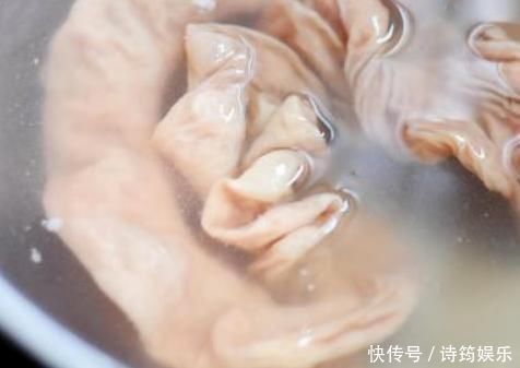 猪大肠该怎么洗菜好吃放着两样,大肠干净无异味,做出来简直不要太好吃