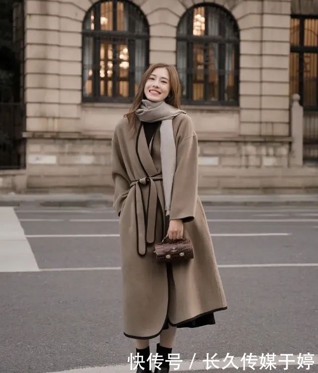 冬天穿“长大衣”，学会这3种穿法