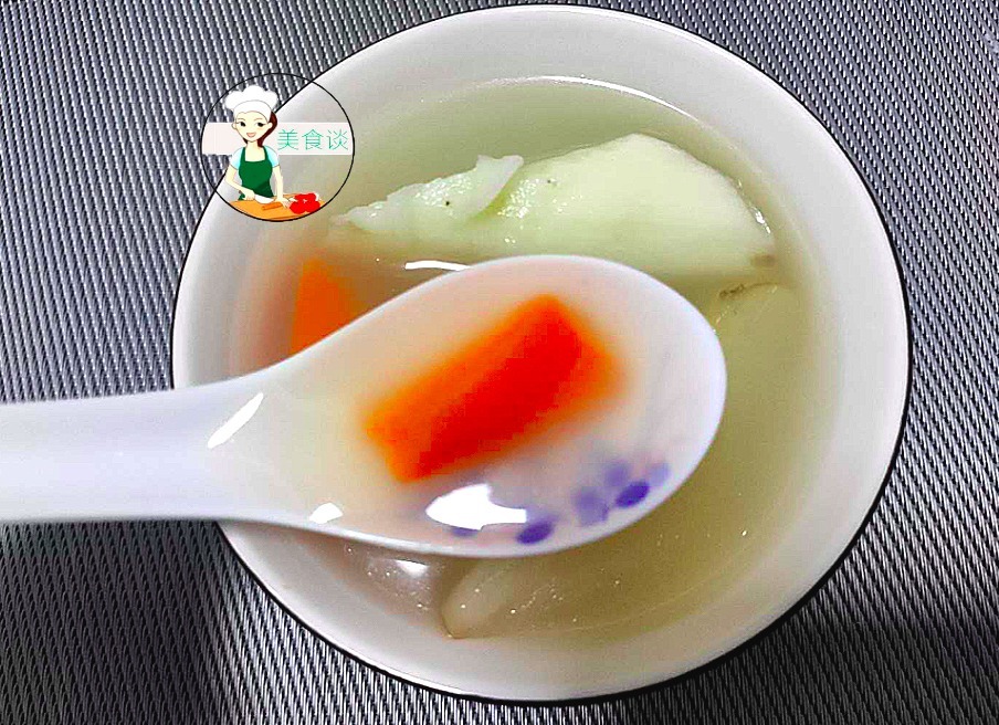 雪梨瘦肉汤的做法，秋燥天喝再合适不过了，清香甘甜，简单又营养