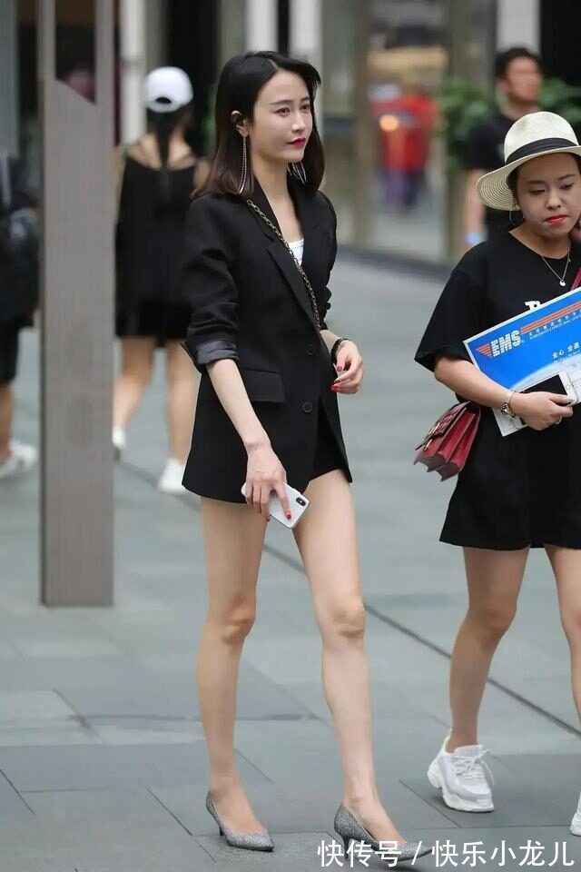 穿搭 黑色穿搭的小姐姐,自然的美 吸引的美