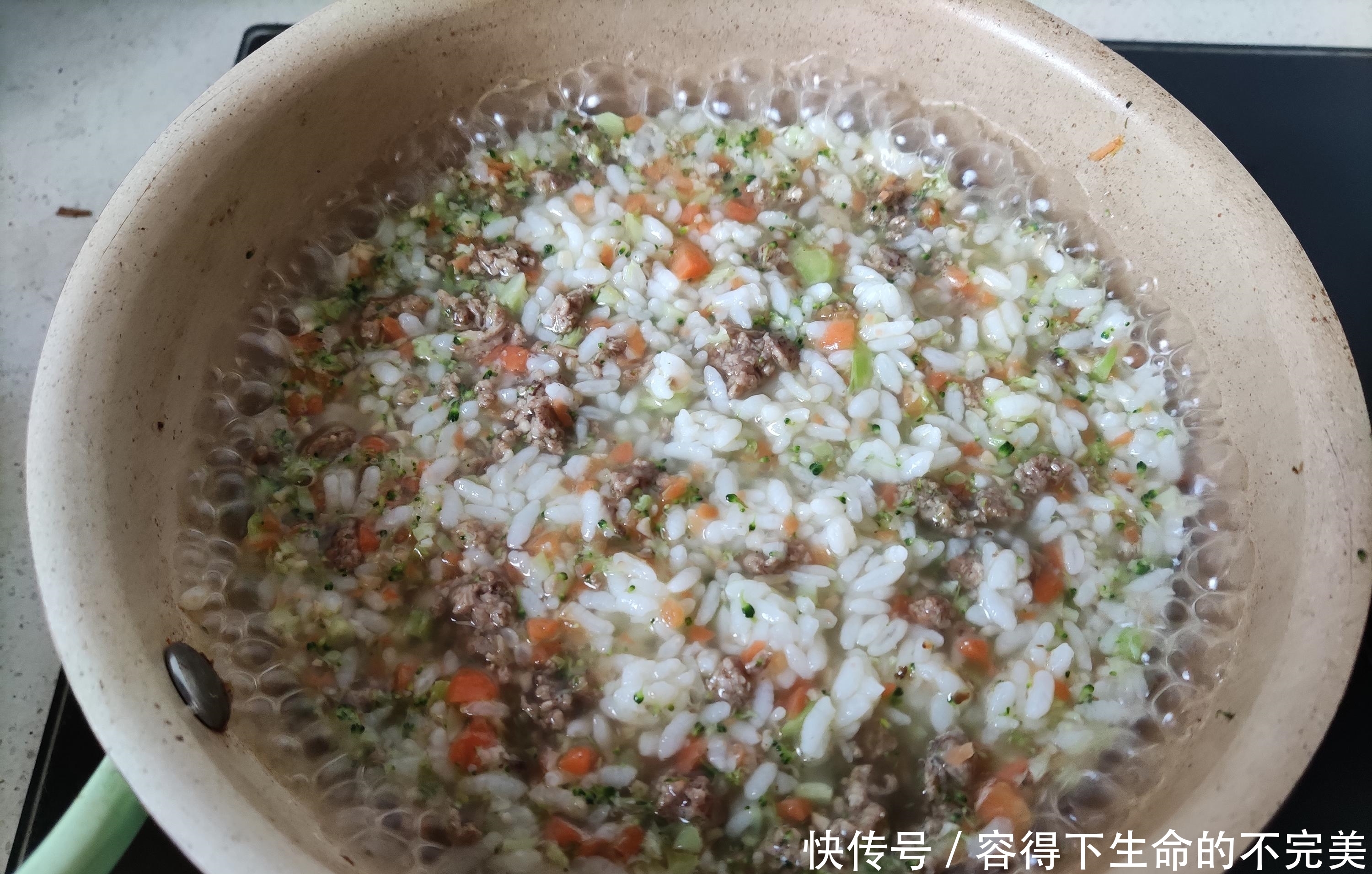 宝宝辅食烩饭怎么做？时蔬牛肉烩饭家常做法，大人宝宝一起吃！