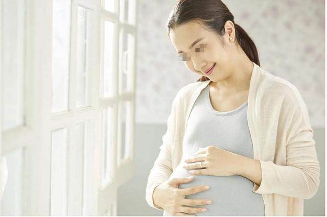 产房|“最美外婆”在产房走红,成为焦点,外婆:别顾着看我,看我孙子