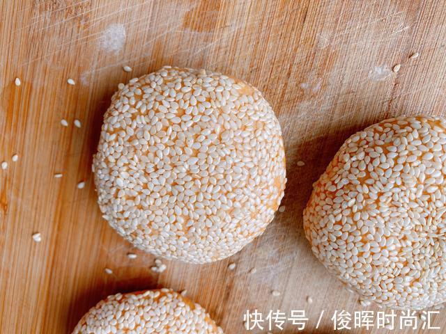 千层饼|南瓜的这个做法火了,加点芝麻,营养丰富,外酥里软比面包还好吃