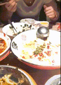 |搞笑GIF:我都不敢这么p,她却敢这么长!