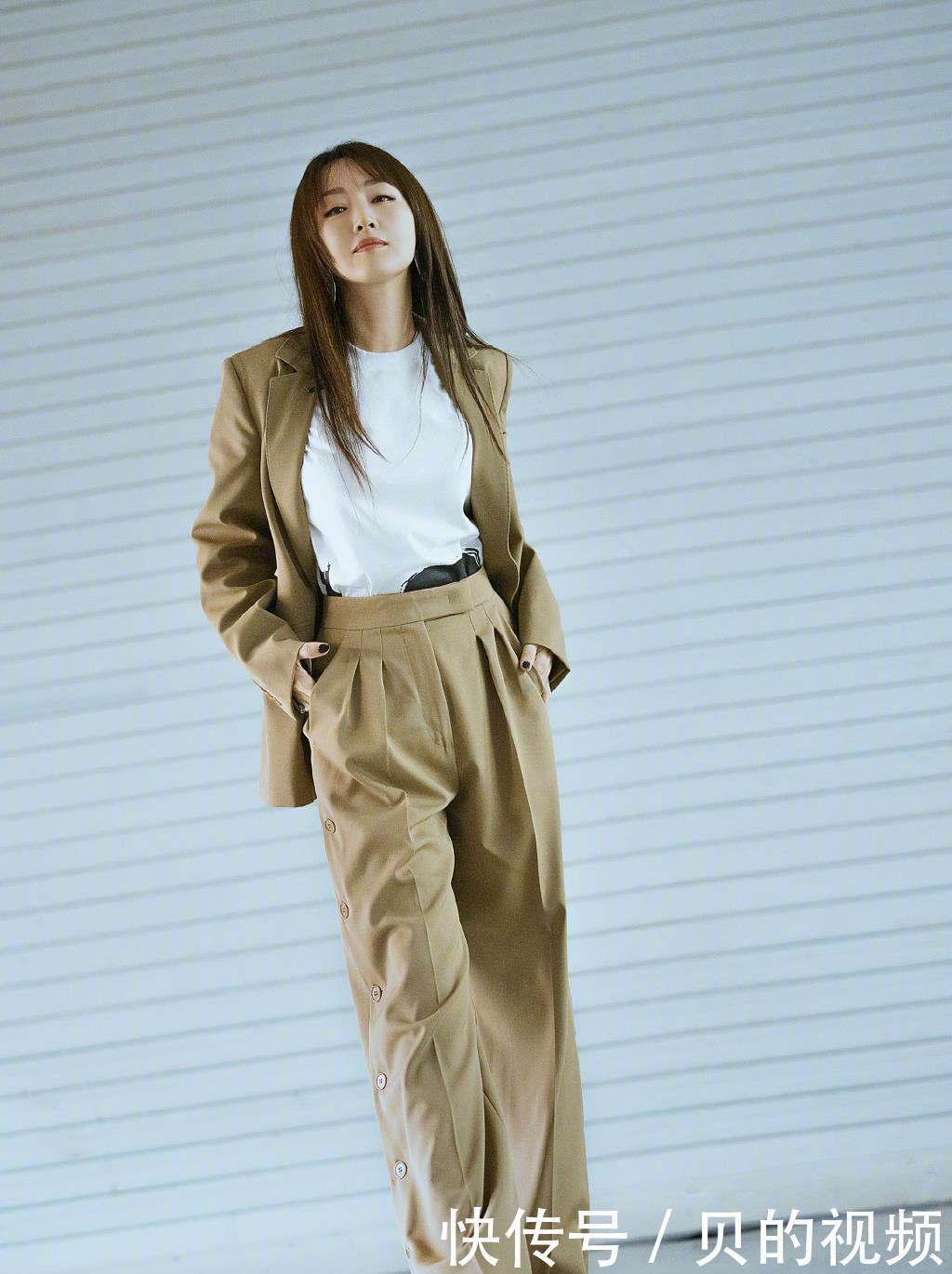 女士|50多岁的女人留什么发型美？齐肩短发清爽又时尚，披肩发也可以