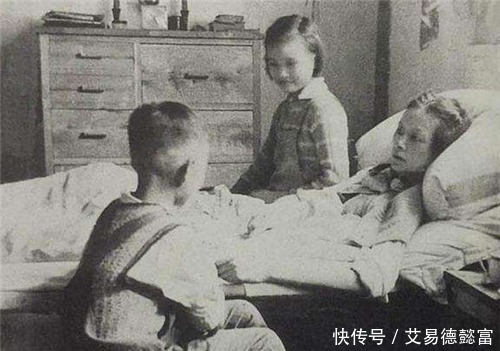 儿子高考差2分落榜清华,母亲不信要求复查,卷上11字让她清醒